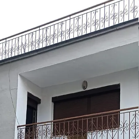 Royal Vandrarhem Tirana