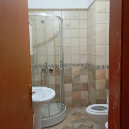 Royal Vandrarhem Tirana