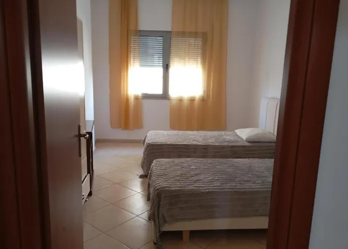 Royal * Τίρανα