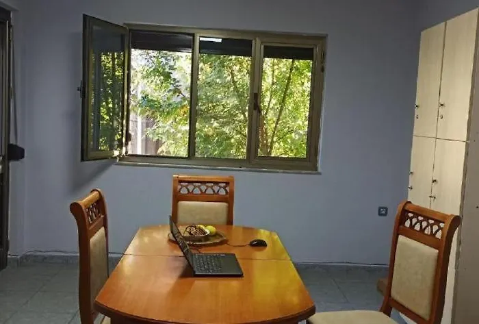 Royal Hostel Τίρανα